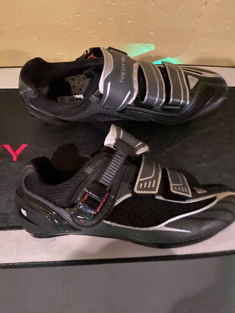 indoor cycling shoes with delta clips